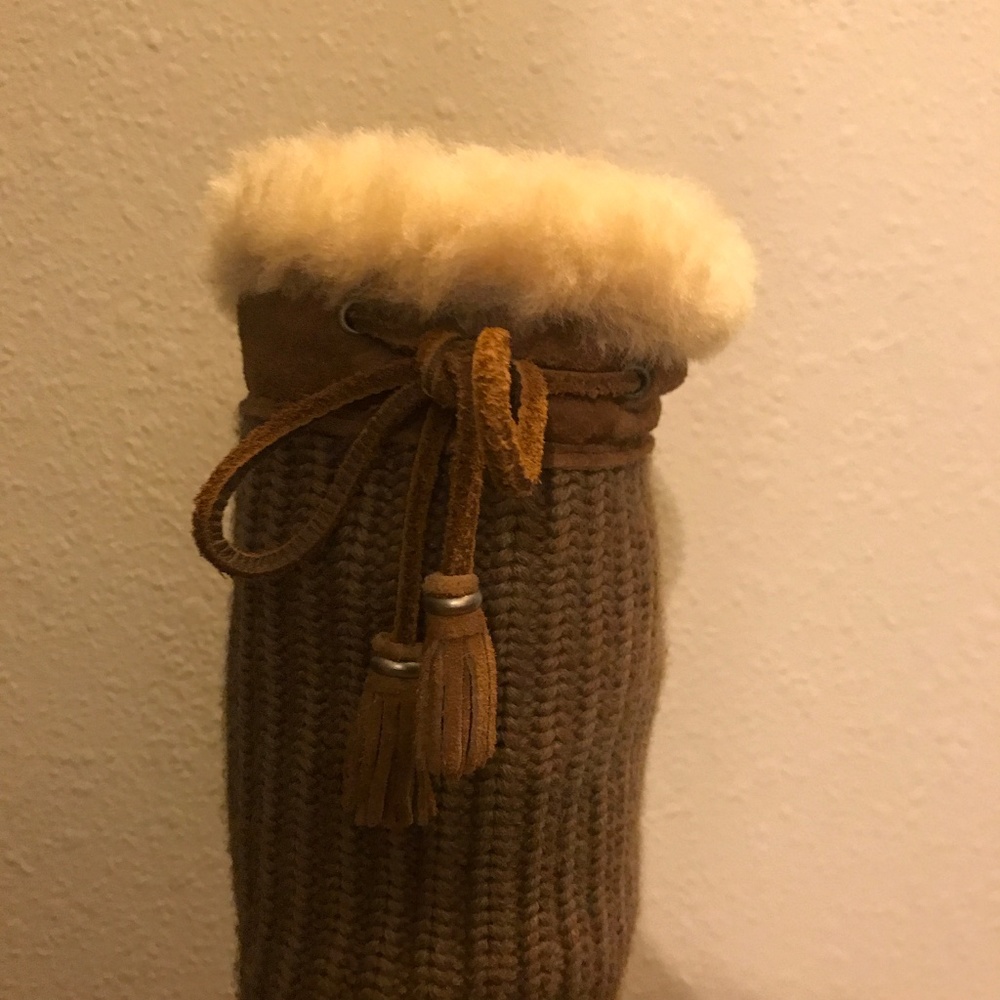 Ugg Size 9 - image 3